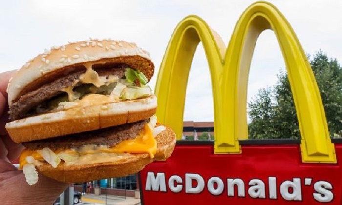 Obdachlose sitzt Stunden tot bei McDonald`s